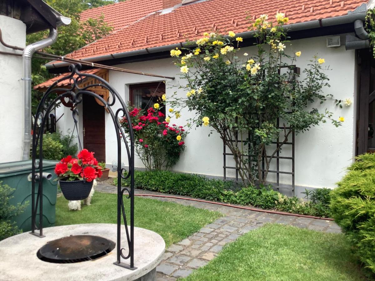 דירות מישקולץ Magnolia Garden מראה חיצוני תמונה